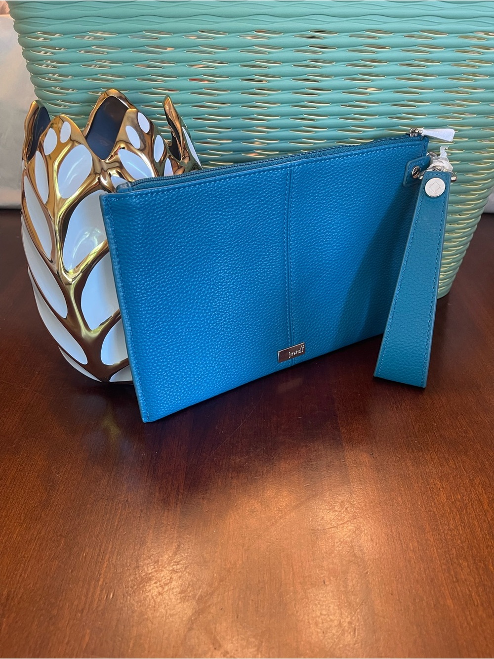 NWOT Thirty-One Teal Jewell envelope wristlet with detachable strap 6.75 x 9.75